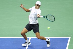 华体会APP下载 德约科维奇迎来十五赛季出色发挥，老鹰观众热烈欢呼！比赛高潮迭起